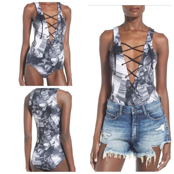 MADISON & BERKELEY marbled black swirl print lace up bodysuit M - Picture 11 of 11